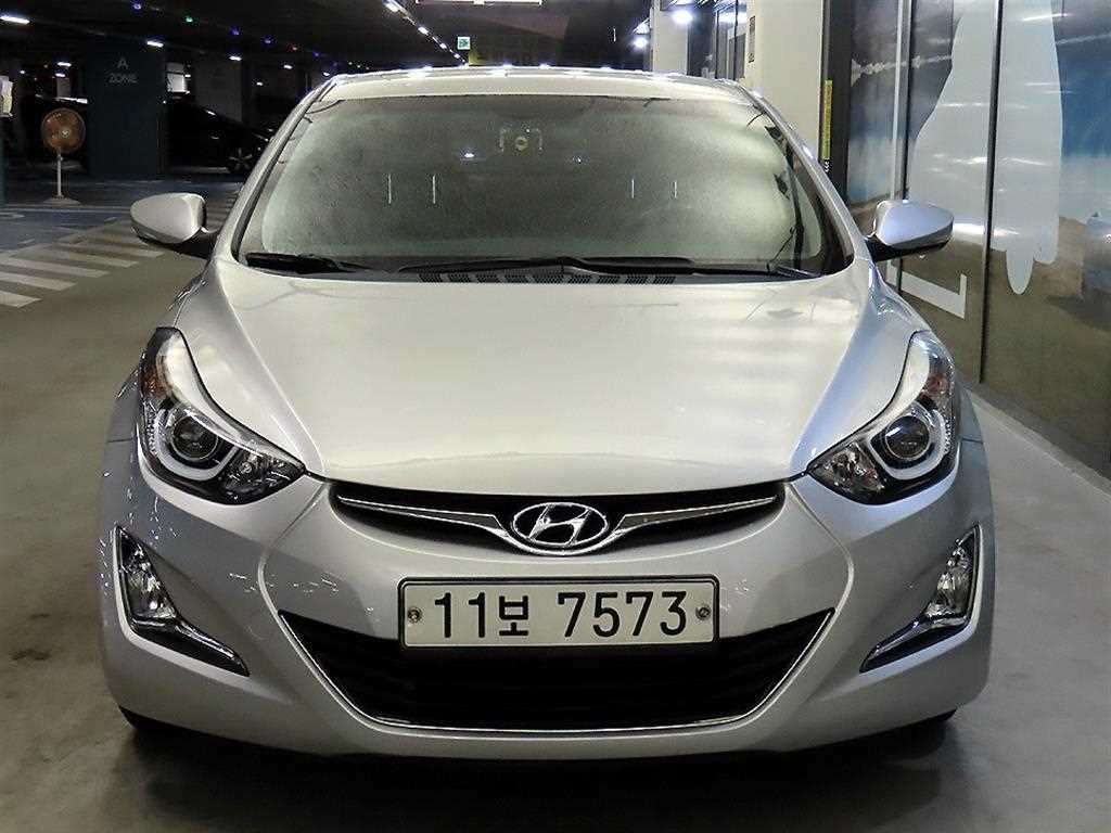 HYUNDAI Avante - Vista 2