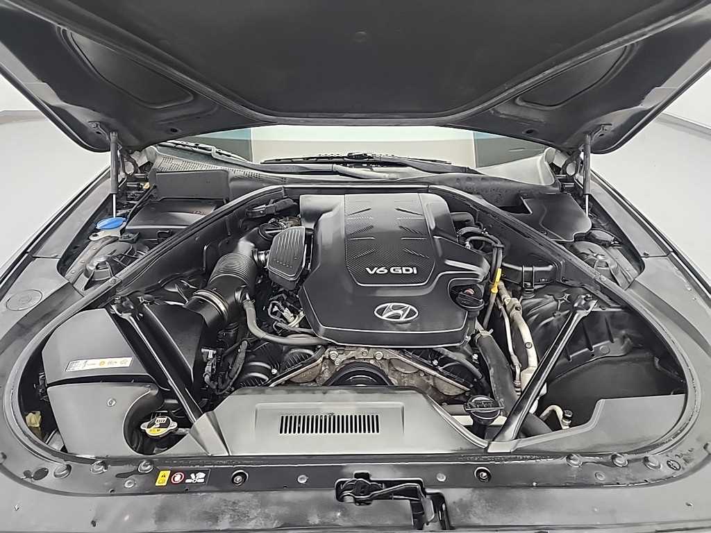 HYUNDAI Genesis - Vista 5