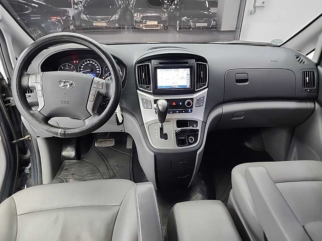 HYUNDAI Starex - Vista 6