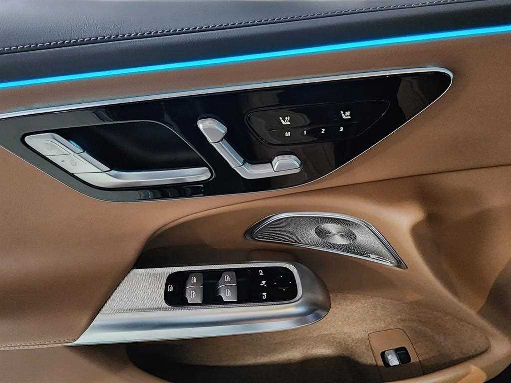 Mercedes Benz E class - Vista 12