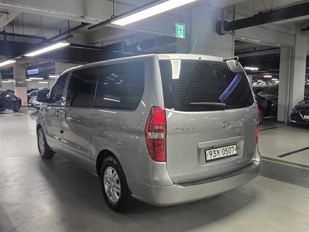 HYUNDAI Starex - Vista 4