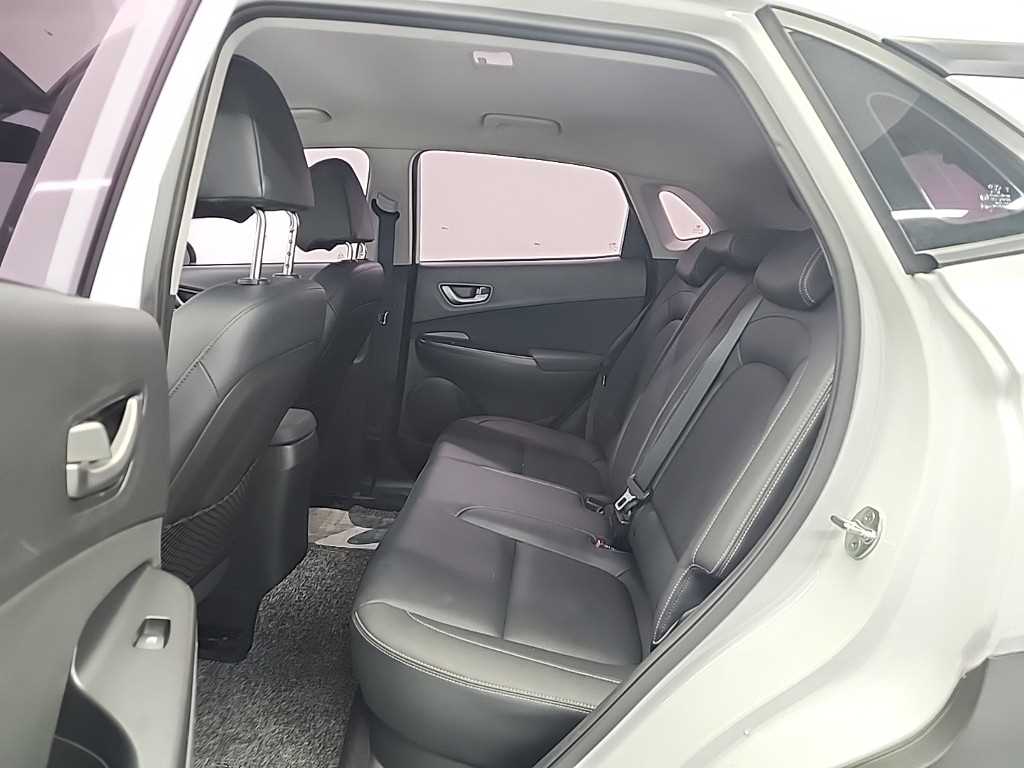 HYUNDAI Kona - Vista 12