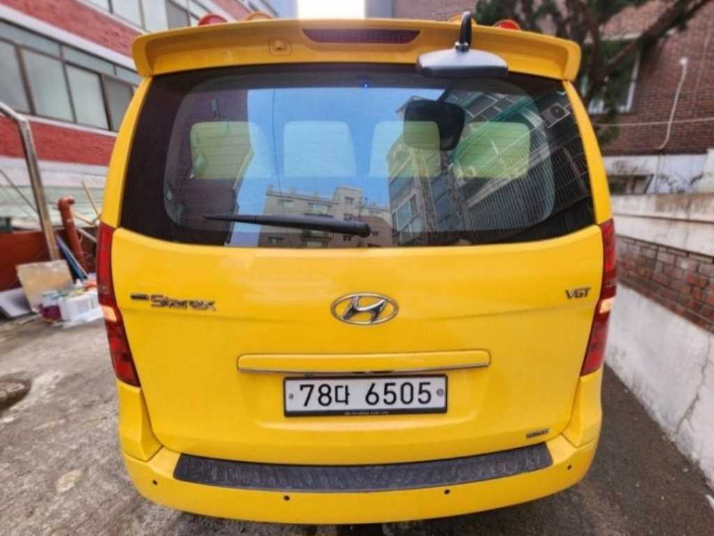HYUNDAI Starex - Vista 4