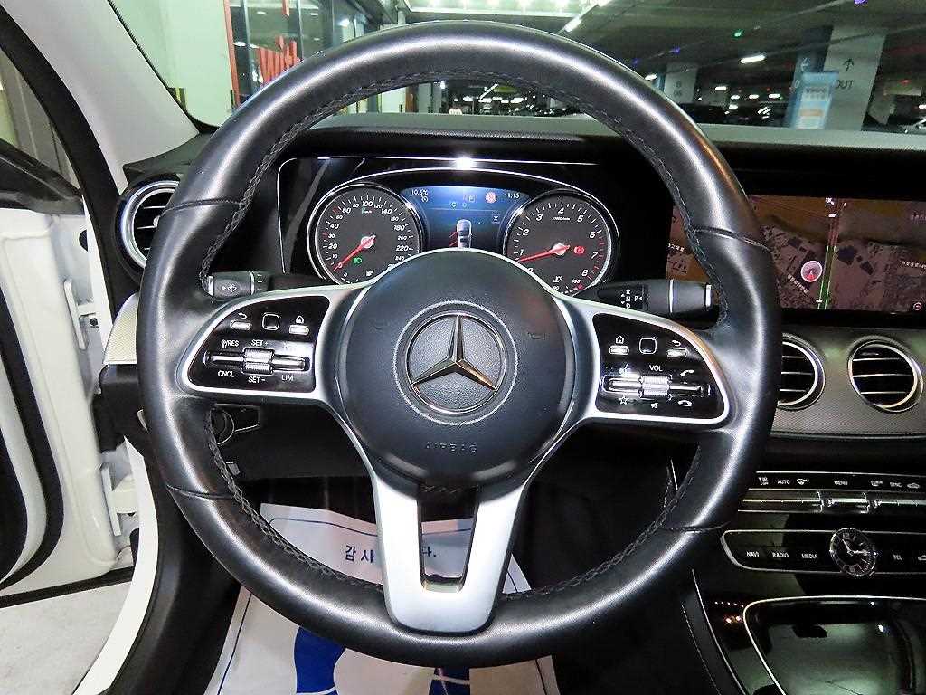 Mercedes Benz E class - Vista 8