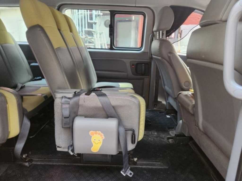 HYUNDAI Starex 2015 Amarillo - Importación desde Corea - HF Imports Iquique - Foto 13