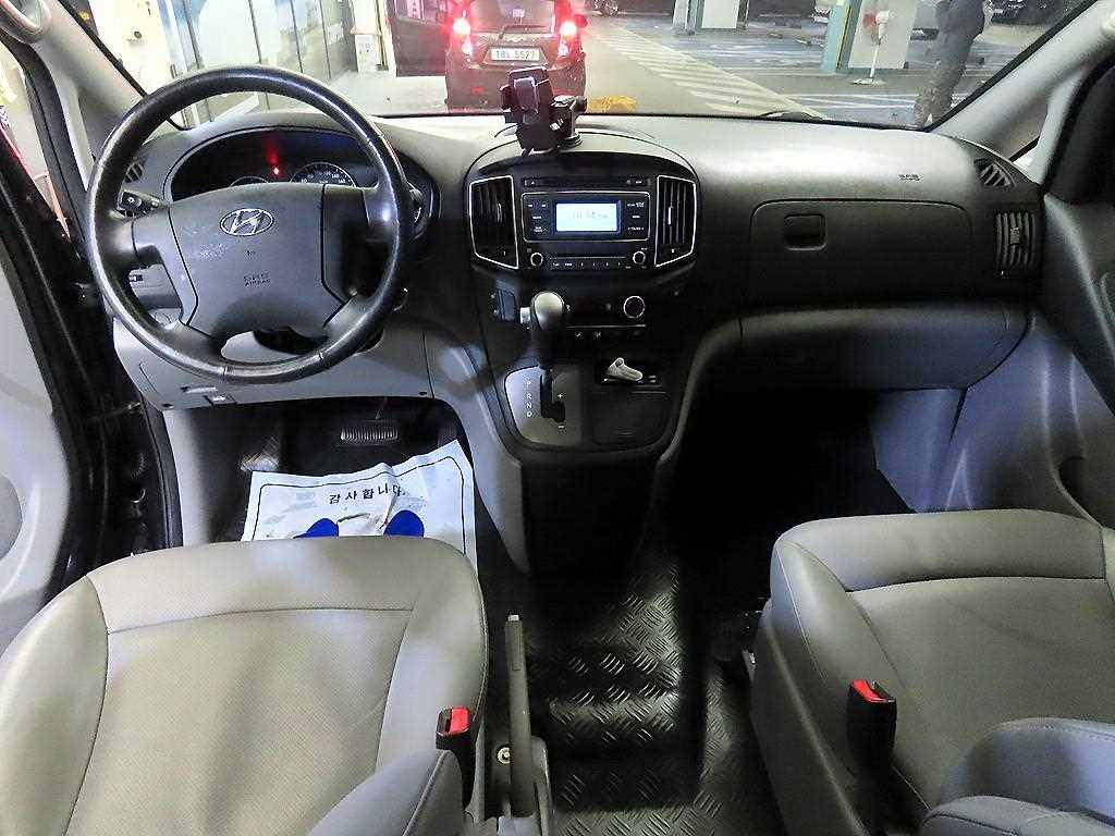 HYUNDAI Starex - Vista 11