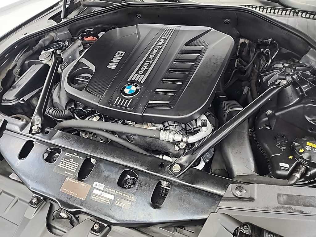 BMW 7 Series - Vista 5