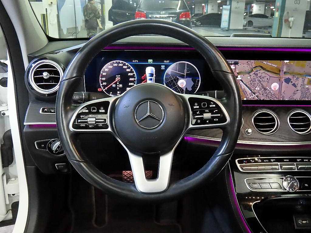 Mercedes Benz E class - Vista 8