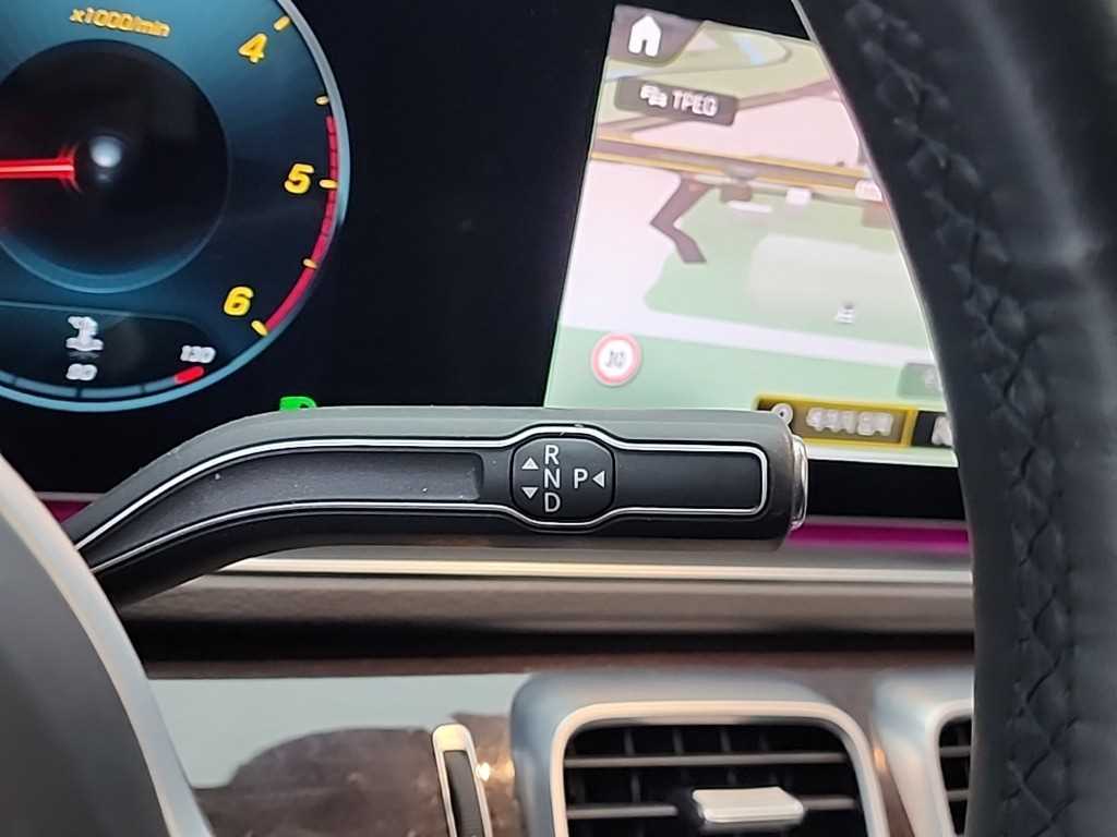 Mercedes Benz GLE Class - Vista 8