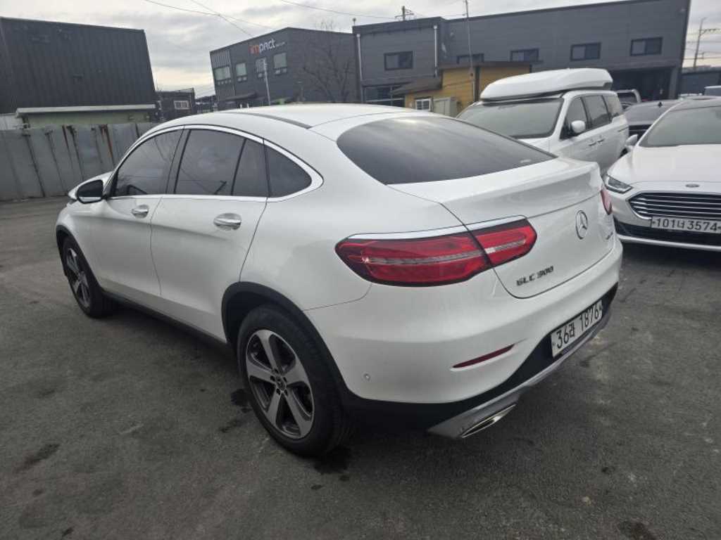 Mercedes Benz GLC Class - Vista 5