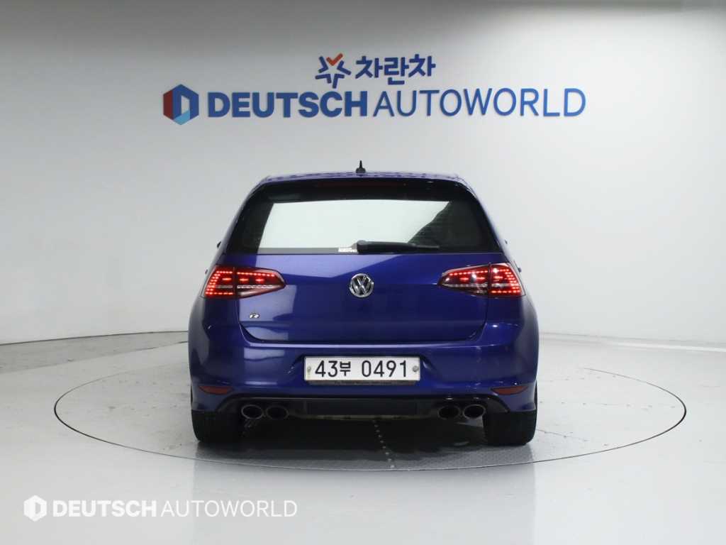Volkswagen Golf - Vista 4