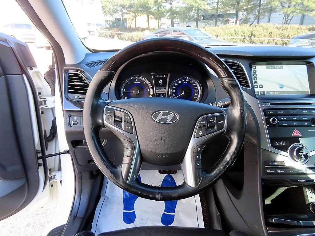 HYUNDAI Grandeur - Vista 8