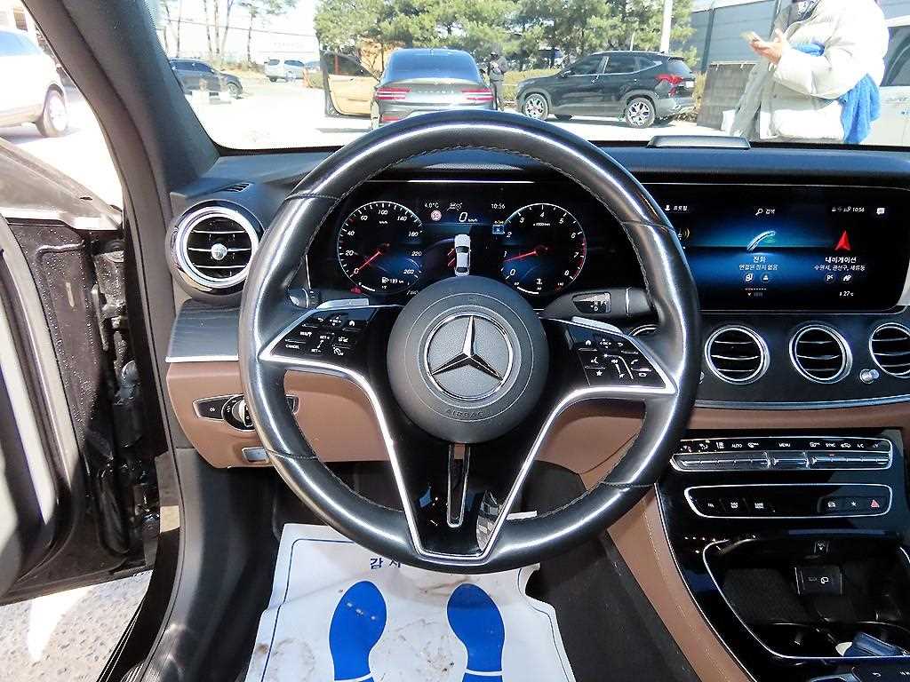 Mercedes Benz E class - Vista 8