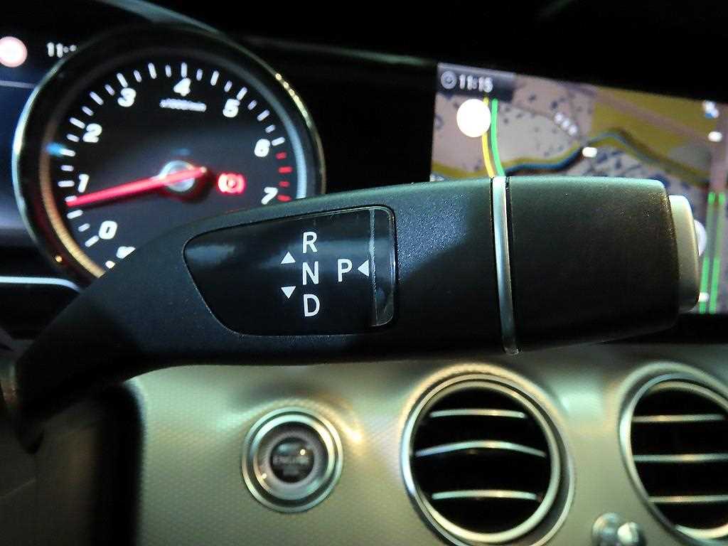 Mercedes Benz E class - Vista 12