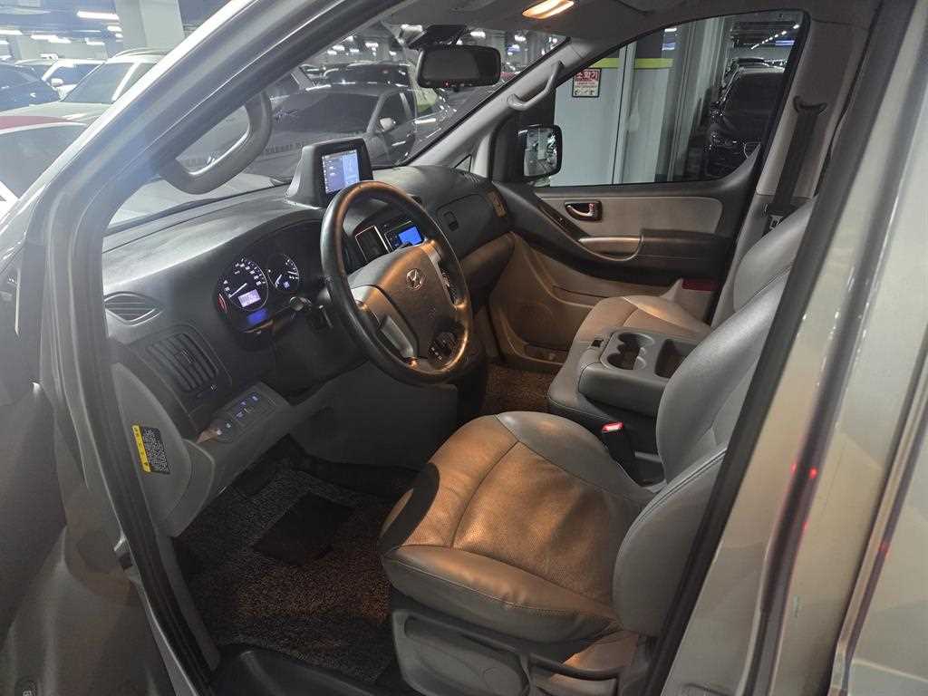 HYUNDAI Starex - Vista 7