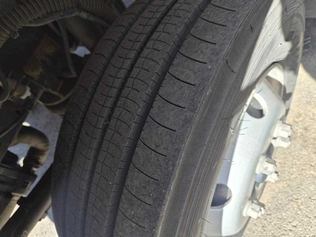 medium and large cargo truck - Vista 12