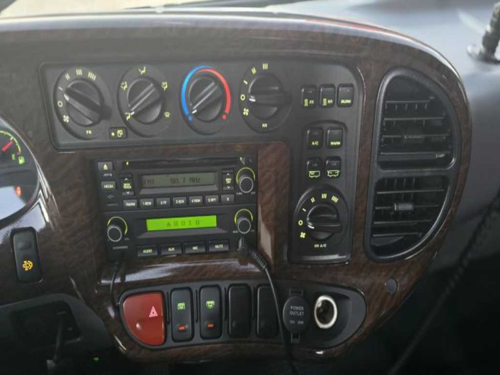 medium and large bus Hyundai bus - Vista 5