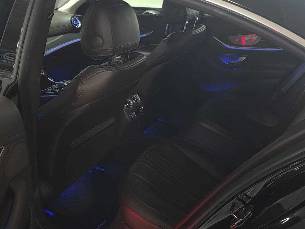 Mercedes Benz CLS Class - Vista 8