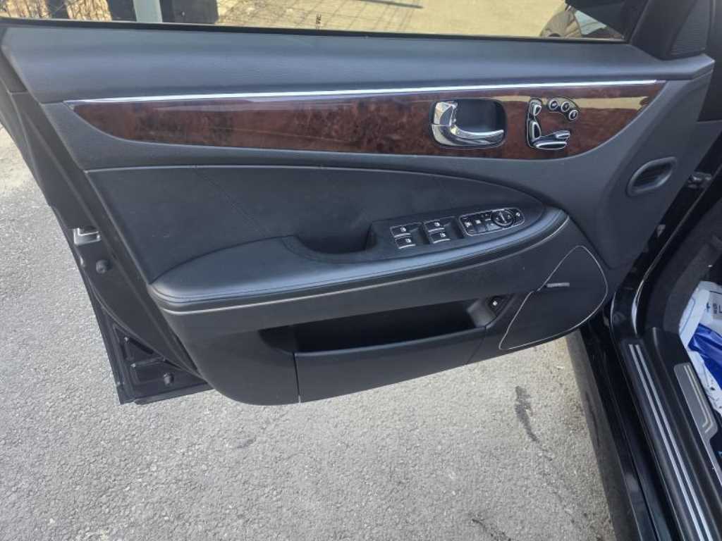 HYUNDAI Equus - Vista 12