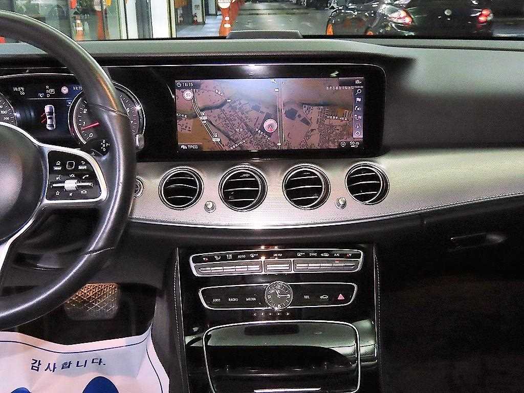 Mercedes Benz E class - Vista 11