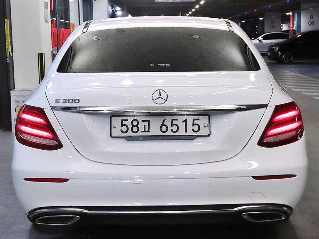 Mercedes Benz E class - Vista 5