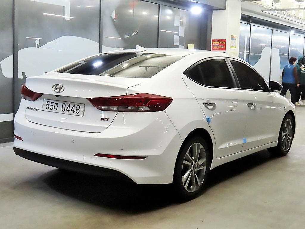 HYUNDAI Avante - Vista 4
