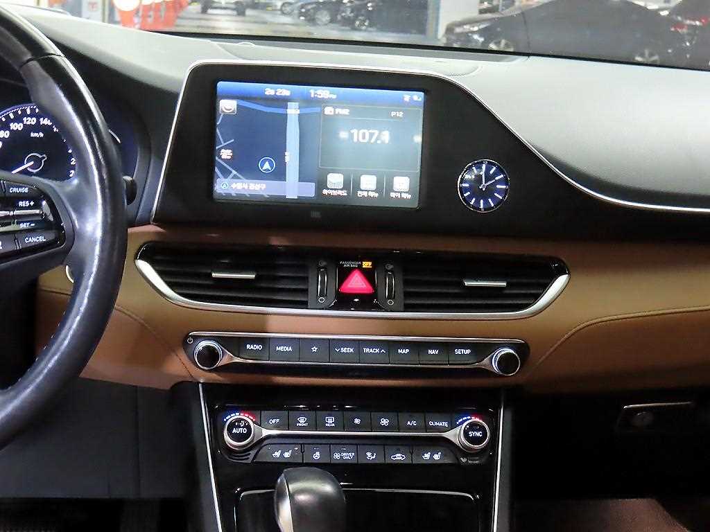 HYUNDAI Grandeur - Vista 11