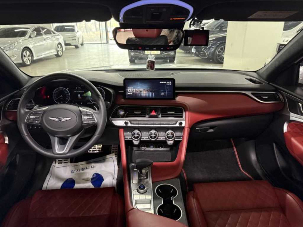 Genesis G70 - Vista 6