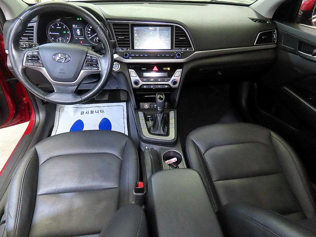 HYUNDAI Avante - Vista 10