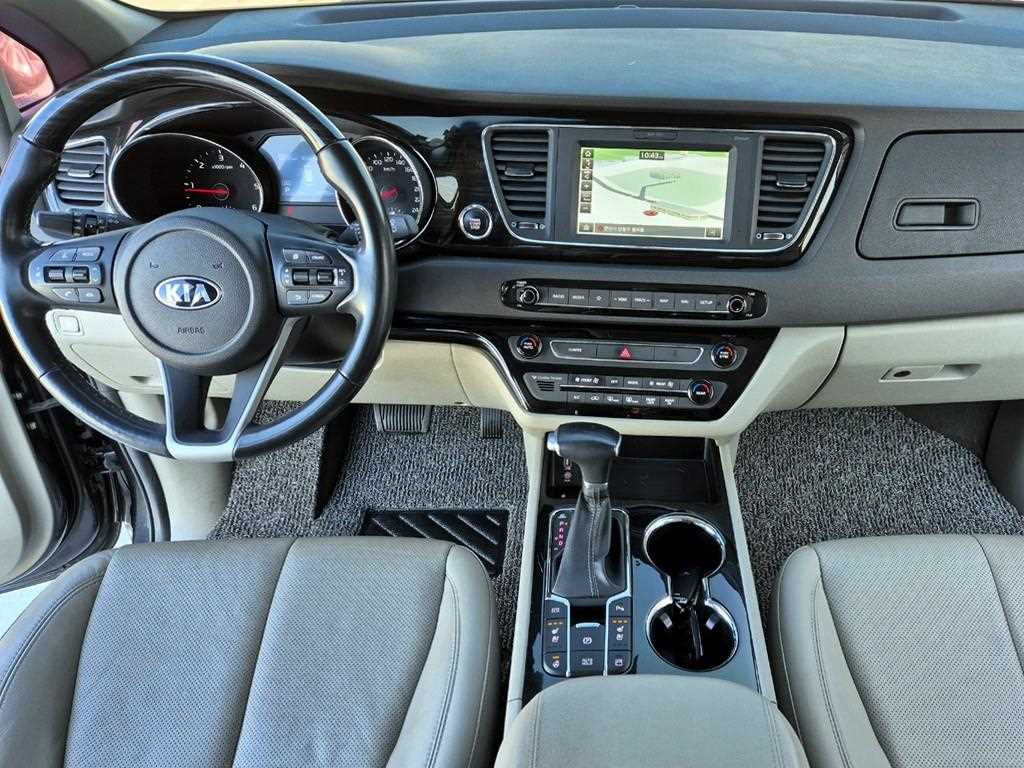 KIA Carnival - Vista 7