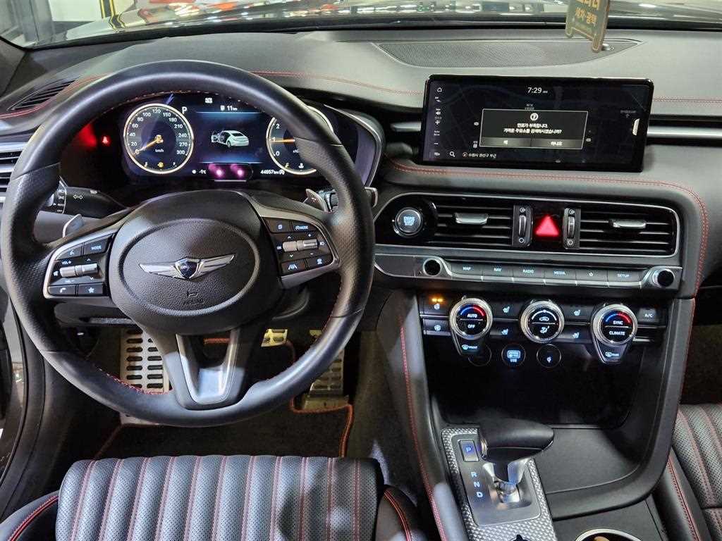 Genesis G70 - Vista 10