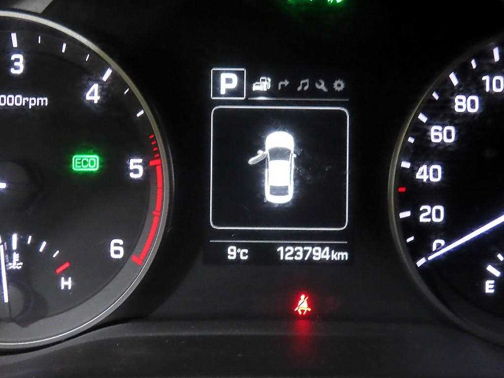 HYUNDAI Avante - Vista 9