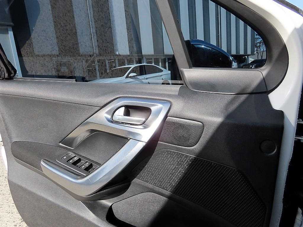 Peugeot 2008 - Vista 11