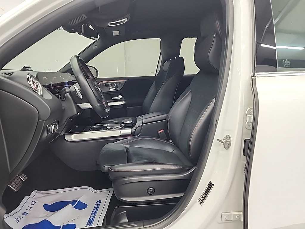 Mercedes Benz GLB Class - Vista 11