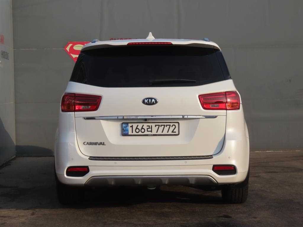 KIA Carnival - Vista 4