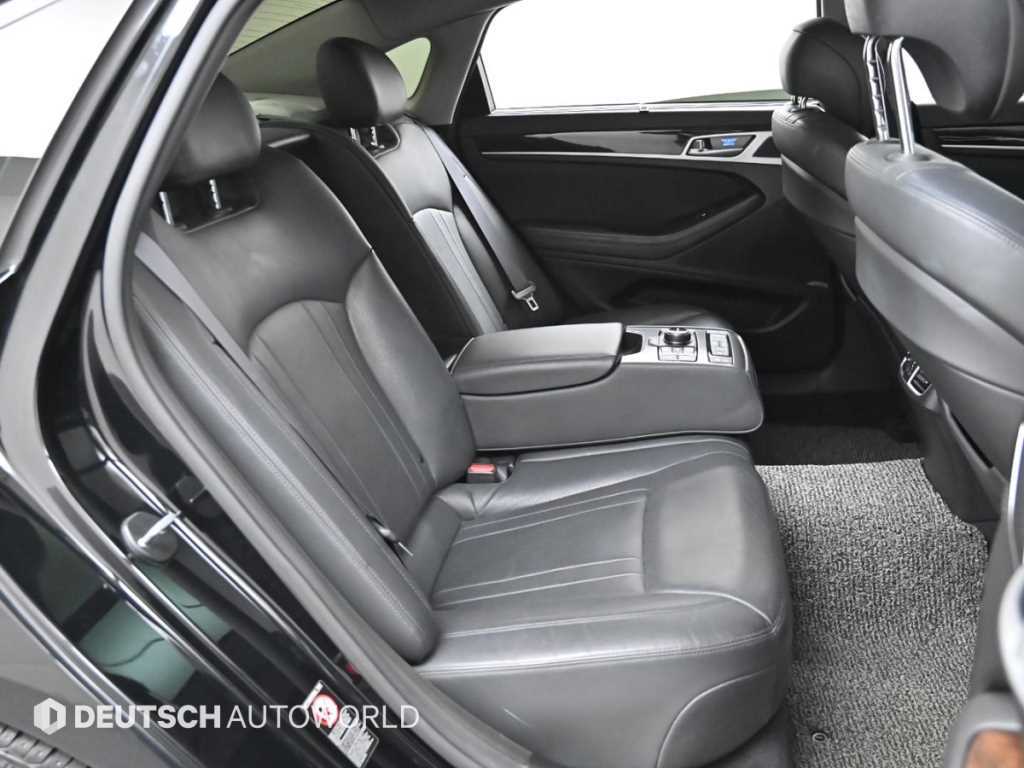 HYUNDAI Genesis - Vista 12