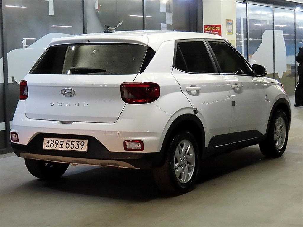 HYUNDAI Venue - Vista 4