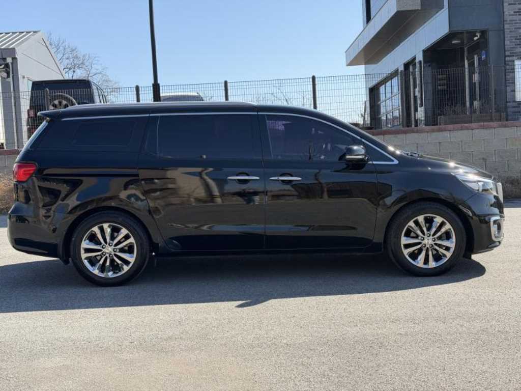 KIA Carnival - Vista 3