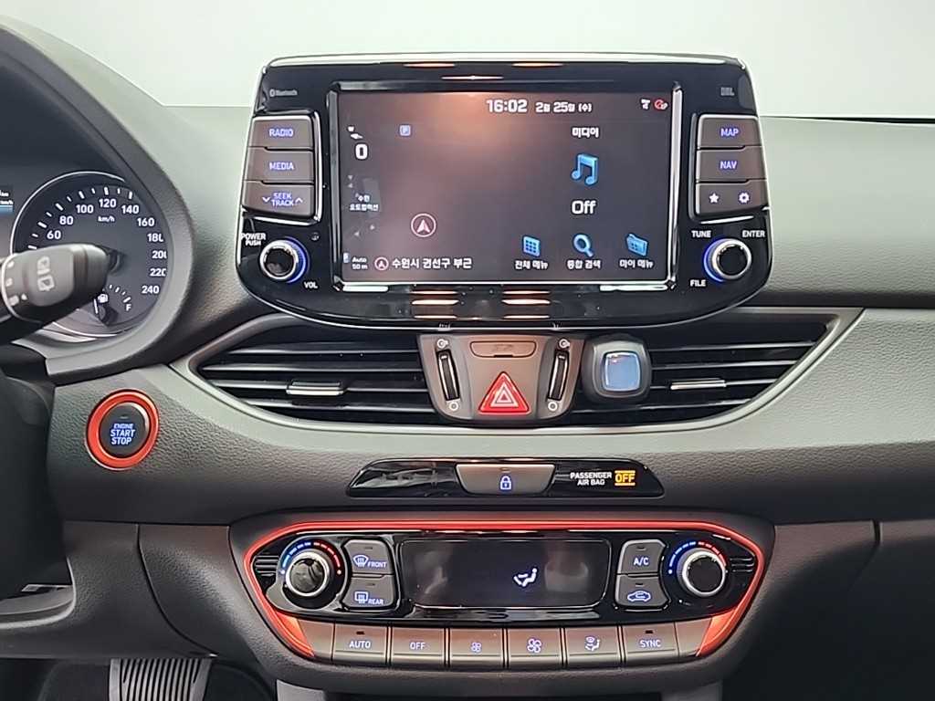 HYUNDAI i30 - Vista 10