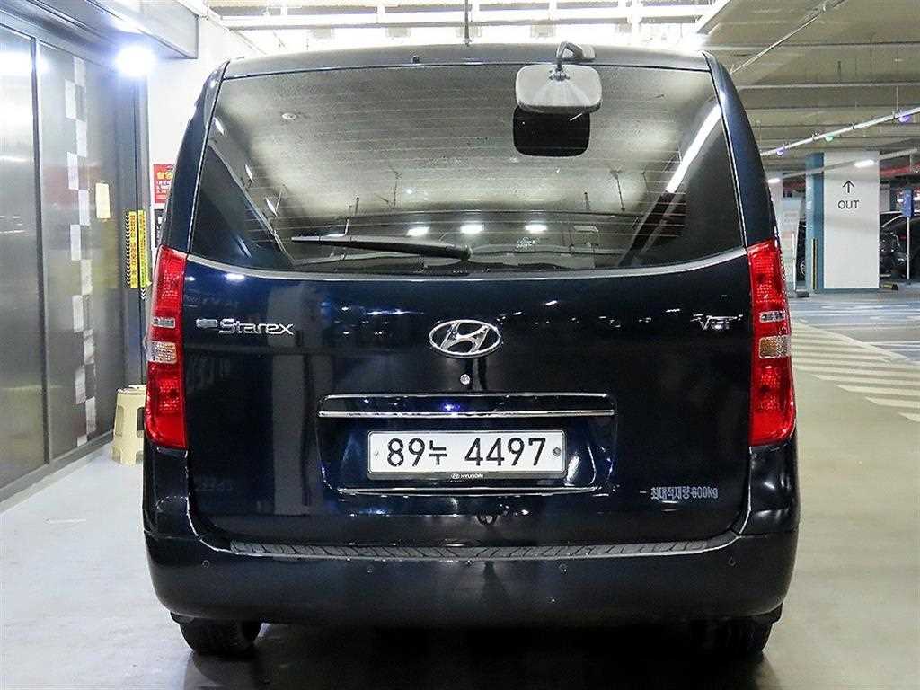 HYUNDAI Starex - Vista 6