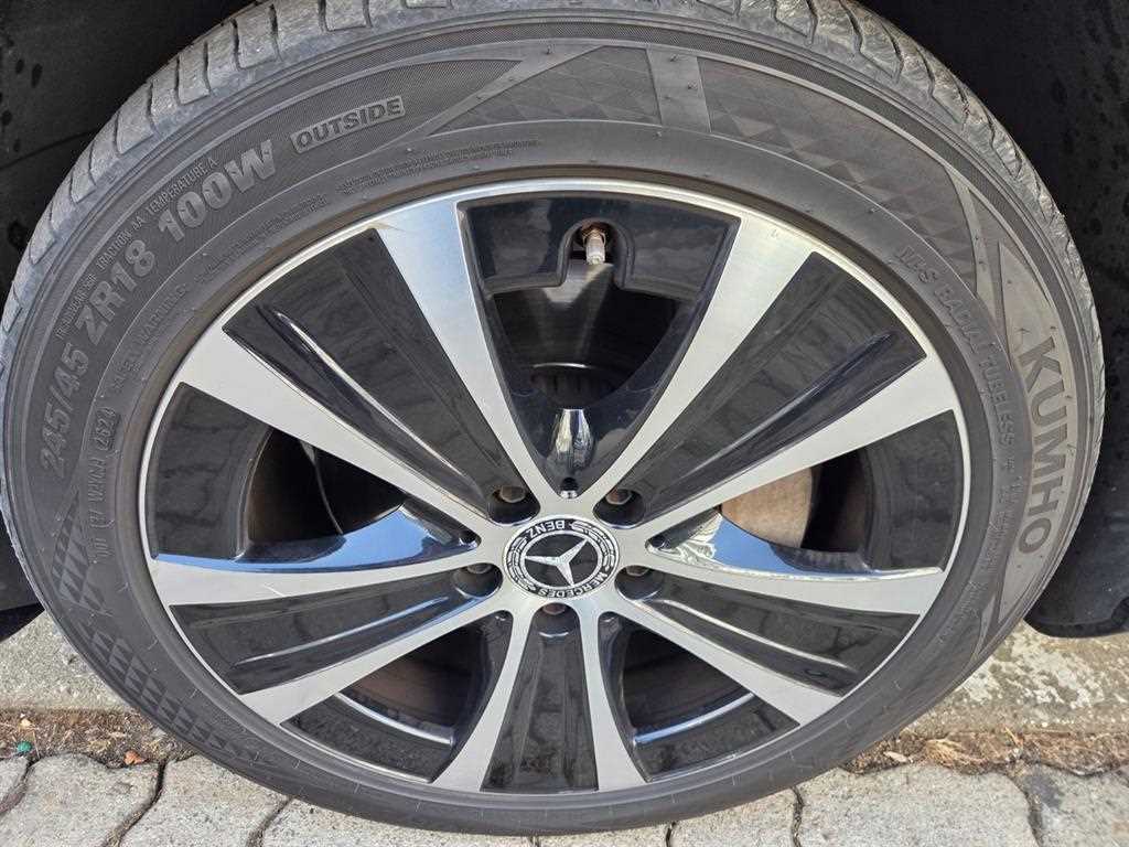 Mercedes Benz E class - Vista 3