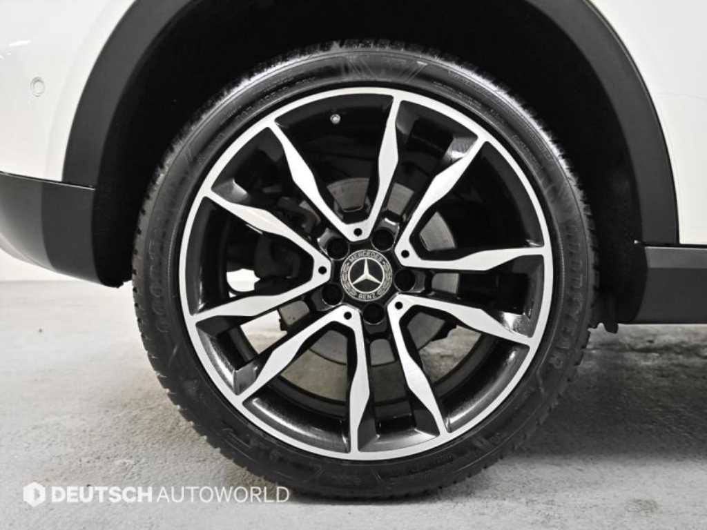 Mercedes Benz GLA Class - Vista 5