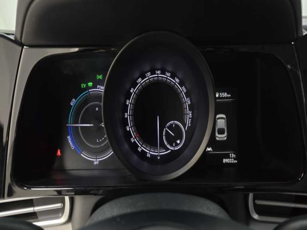 HYUNDAI Avante - Vista 9