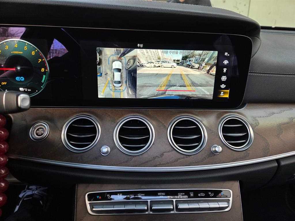 Mercedes Benz E class - Vista 8