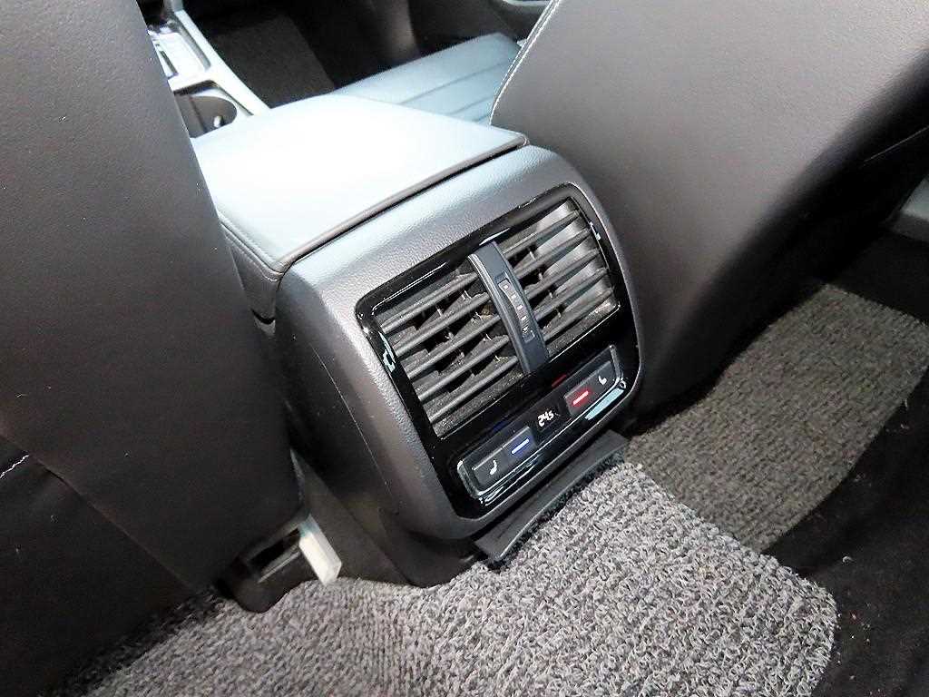 Volkswagen Passat 2021 Negro - Importación desde Corea - HF Imports Iquique - Foto 16