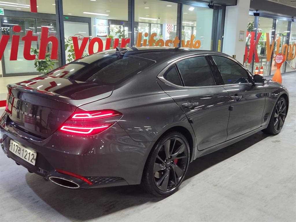 Genesis G70 - Vista 4