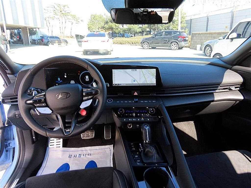 HYUNDAI Avante - Vista 7