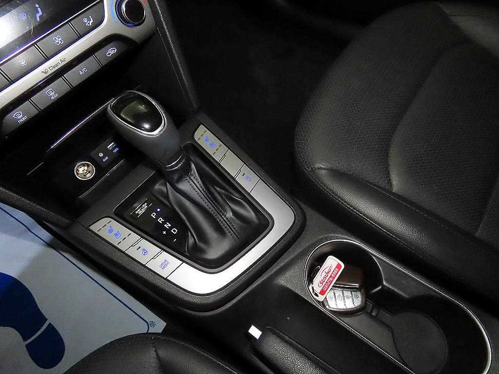 HYUNDAI Avante - Vista 12