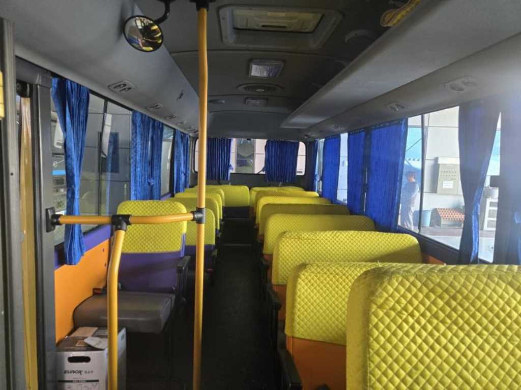 medium and large bus Hyundai bus - Vista 6