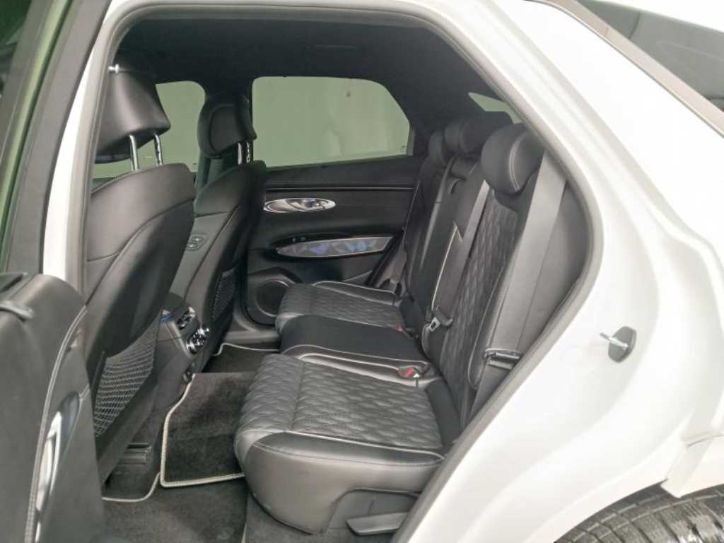 Genesis GV70 - Vista 7